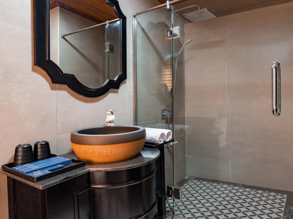 La Pandora Boutique Cruises Hotel ฮาลอง ภายนอก รูปภาพ